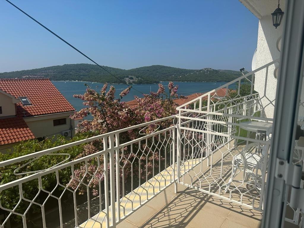 Marina Apartmani Tisno Murter ภายนอก รูปภาพ